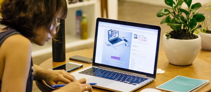 Murdoch, Deakin and Coventry Universities will be able to tap into new online markets, after signing deals with FutureLearn. Photo: Pexels