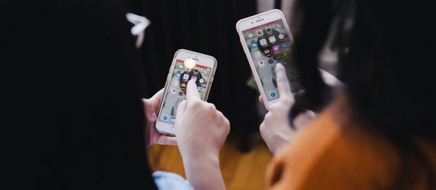 TOEFL students can complete mock exams on their phone for the first time. Photo: Unsplash